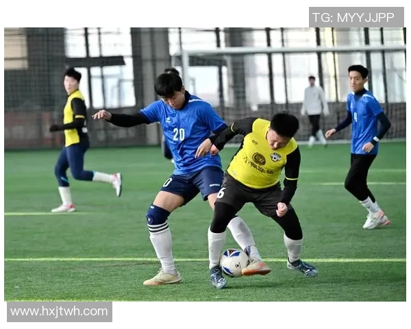 足球小沙发带你畅游绿茵场解读赛事背后的精彩故事与球员心声